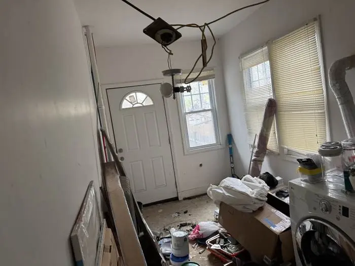 Laundry room and entryway before renovation